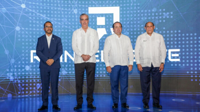 El presidente Luis Abinader y funcionarios de su gobierno en el lanzamiento del programa.