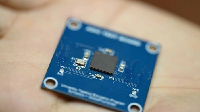 El microchip desarrollado por la Pucmm. (SUMINISTRADA POR LA PUCMM.)